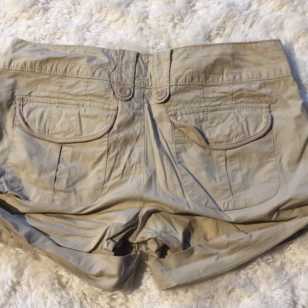 Tan cargo shorts - Picture 3 of 3
